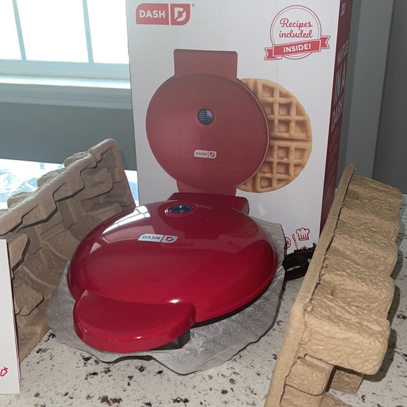 ❤️NEW!!!❤️ DASH Waffle Maker - Picture 5 of 17